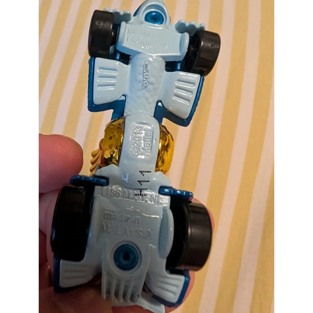 Hot Wheels Knight Draggin Blue 2013 Diecast Car 1:64 Scale Mattel Racing D-Type